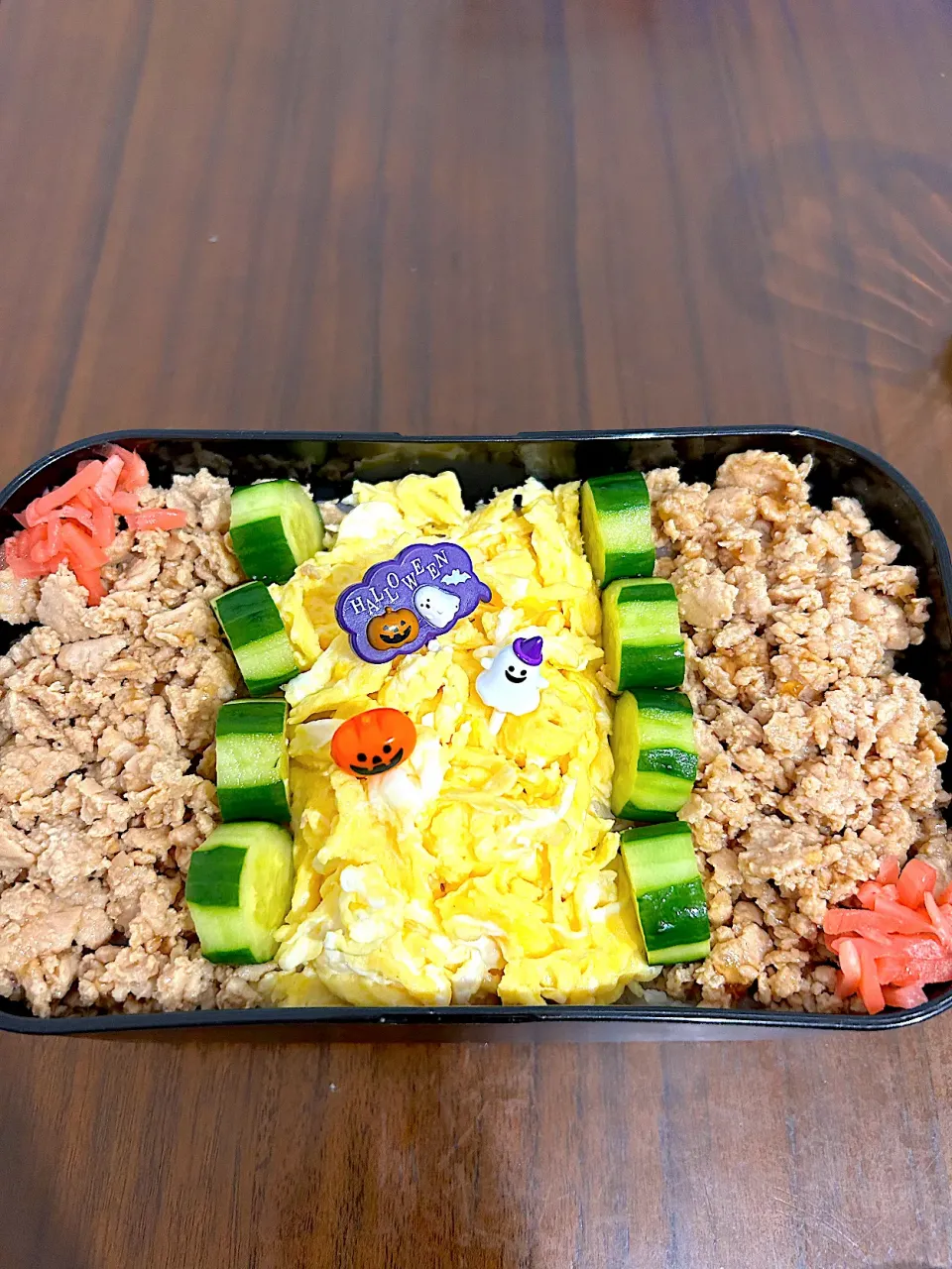 三色丼　デザートはキウイ🥝|immayuyuさん