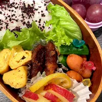 Snapdishの料理写真:さつまいも🍠のレモン🍋煮と味噌カツ弁当|雑草シェリーさん