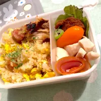 Snapdishの料理写真:2024.10.30  ＊今日のお弁当＊ねぎたっぷり炒飯♪♪|rinrin*mama*さん