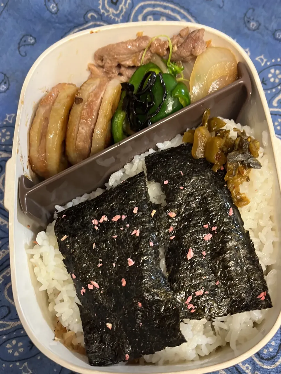 生姜焼き、蓮根肉詰め、ピーマン塩昆布、海苔弁|ちあぽんさん