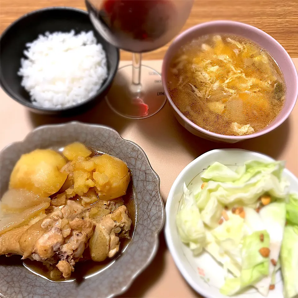 Snapdishの料理写真:2024/10/29 圧力鍋鍋で鶏(手羽元)じゃが 焼肉のタレ味、かきたまスープ、キャベツ温サラダ|kykyさん