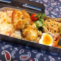 Snapdishの料理写真:ピラフとカレーチキン弁当　256|キャンディさん