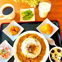 Snapdishの料理写真:枝豆塩昆布炊き込みご飯スパイスカレー🍛|HAMI69さん