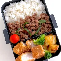 Snapdishの料理写真:青椒肉絲風そぼろ弁当！|ikumonさん