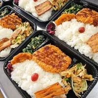 Snapdishの料理写真:とんかつスペシャル弁当|景子さん