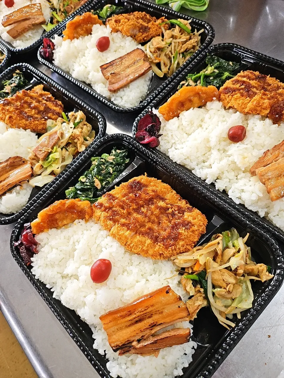 Snapdishの料理写真:とんかつスペシャル弁当|景子さん