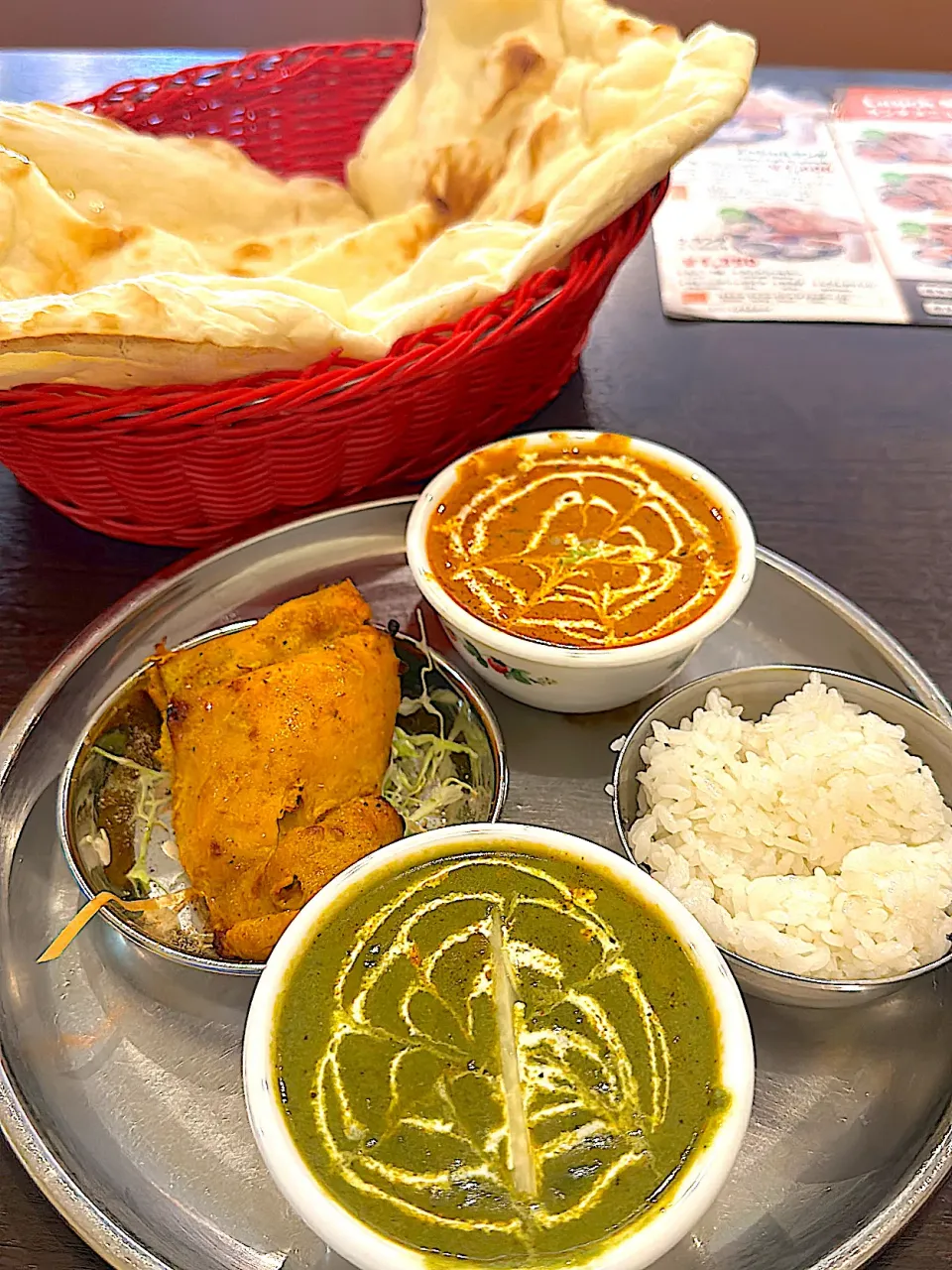 Snapdishの料理写真:ナンとキーマ&ほうれん草カレー|玉川 敦さん