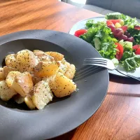 Snapdishの料理写真:サラダと手作りニョッキ🥔|Nicoさん