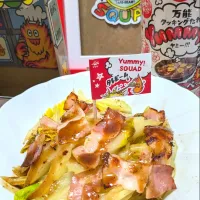 Snapdishの料理写真:セロリとカリカリベーコンのYummyガリッペバター炒め| ひとみんΨ(*´∀｀)Ψさん