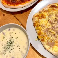 Snapdishの料理写真:自家製ピザ&コロコロ根菜の豆乳スープ