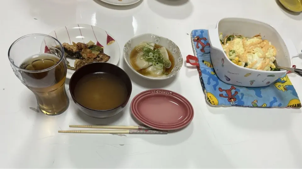 晩御飯☆鮭と野菜のみそマヨ焼き☆海老入り水餃子☆ブロッコリーと茹で卵の明太チーズ焼き☆カニみそ汁（インスタント）|Saharaさん