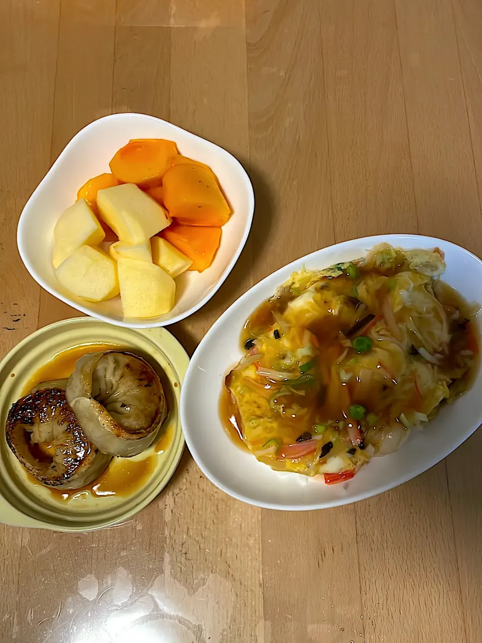 かに玉丼　肉饅頭　柿　りんご|そのみさん