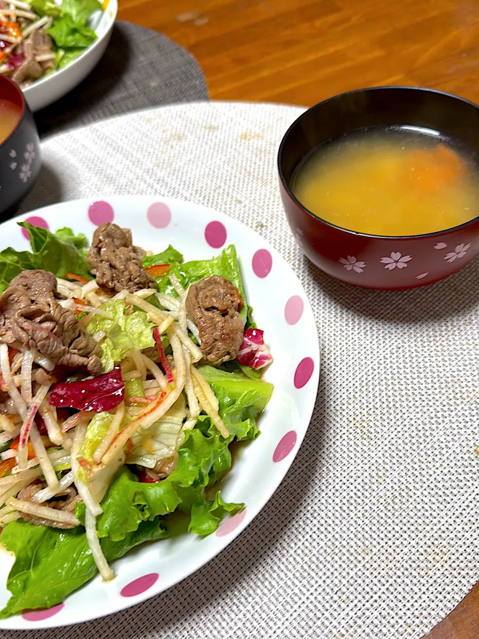 Snapdishの料理写真:牛肉のマリネ、豚汁|kaaaaaさん