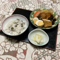 Snapdishの料理写真:grandmaの晩ごはん☆ 今夜は冬瓜の漬け物が美味しくて
おでんと豆ご飯で頂きます|kaoriさん