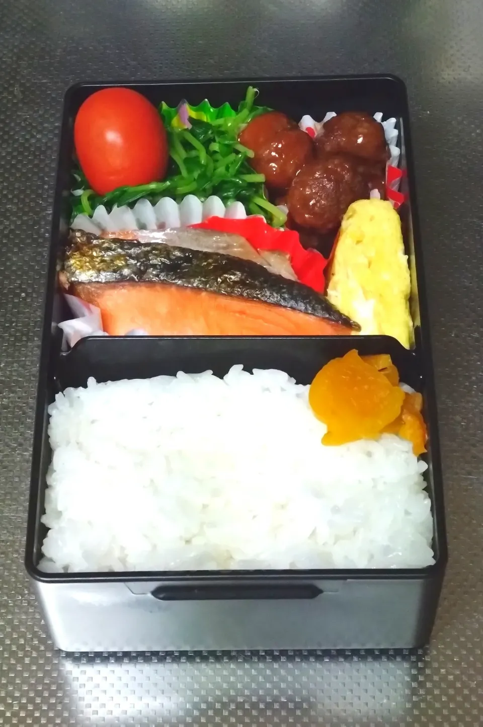 Snapdishの料理写真:鮭弁当|黒川克博さん