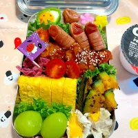 Snapdishの料理写真:ヤンニョムチキン弁当|やまちゃんさん