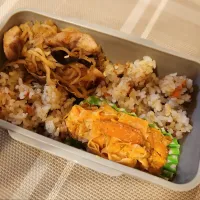 Snapdishの料理写真:まいたけ炊き込み弁当|chiroruさん