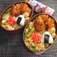 Snapdishの料理写真:母とムスコのラブラブおソロ♪Yummy!味玉入りꕤ︎︎かに玉炒飯＆油淋鶏弁当|からあげビールさん