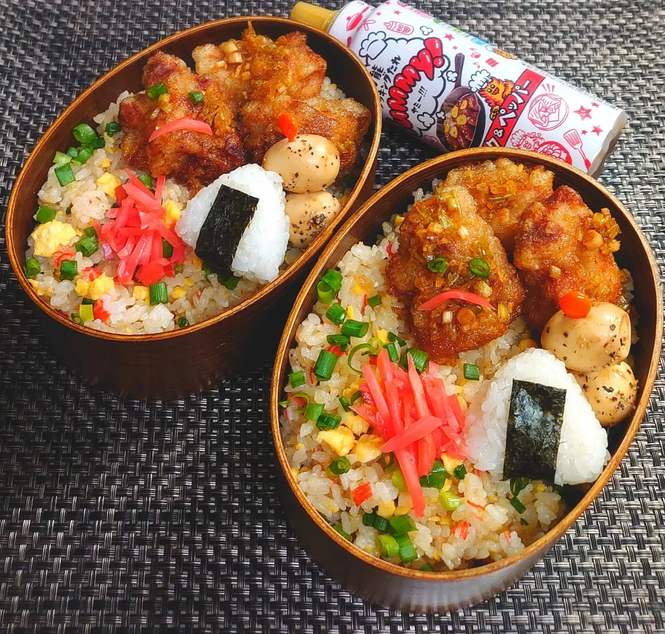 Snapdishの料理写真:母とムスコのラブラブおソロ♪Yummy!味玉入りꕤ︎︎かに玉炒飯＆油淋鶏弁当|からあげビールさん