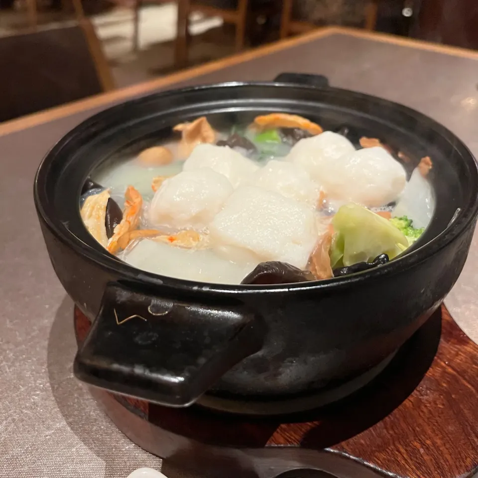 Homemade mashed fish balls and assorted vegetables in casserole|skyblueさん