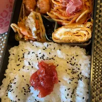 Snapdishの料理写真:おっさん弁当　卵焼き　パスタ　　ムネ唐　蓮根チンピラ　🫘|ひげおやじさん