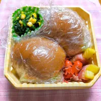 Snapdishの料理写真:子どもが自分で作ったチキンバーガー弁当♥|みちゅあしさん