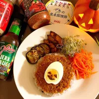 Snapdishの料理写真:YOUKIで旅するカレーなる🍛ハロウィン🎃ツナのキーマカレー🐟