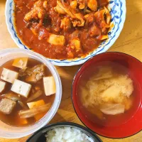 Snapdishの料理写真:鶏ももとトマトの煮込み、豆腐と白菜のポン酢煮、ハムとキャベツの味噌汁|さきさん