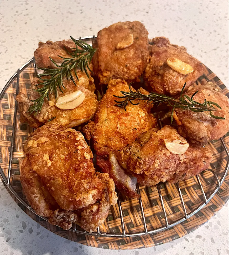 Snapdishの料理写真:Rosemary garlic fried chicken|🌺IAnneさん