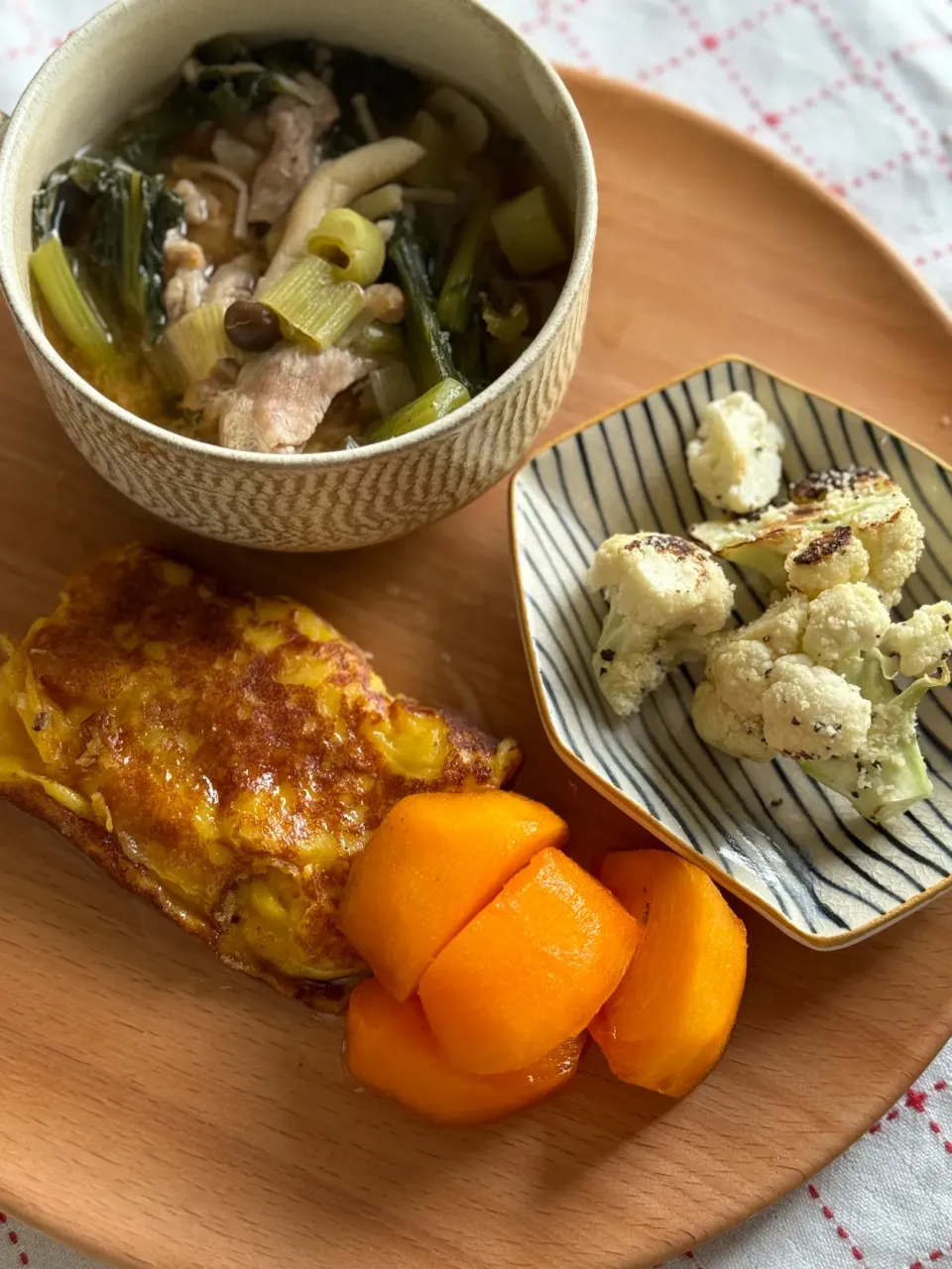 お餅のフレンチトースト風　豚汁　カリフラワーのチーズ焼き|チイホ✨さん