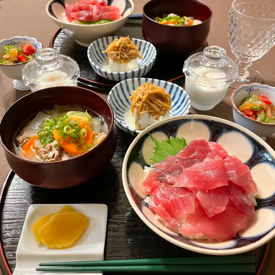 マグロ丼、豚汁|かつおさん