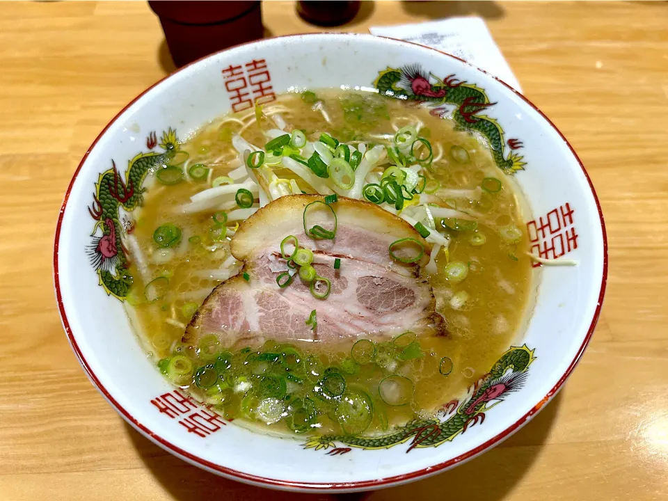 今日のランチは、豚骨ラーメン🍜|yokoさん