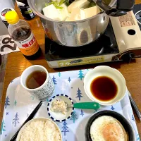 Snapdishの料理写真:今シーズン始めての鍋で、湯豆腐|マースさん