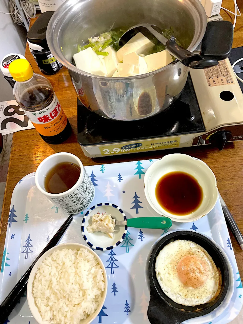 Snapdishの料理写真:今シーズン始めての鍋で、湯豆腐|マースさん