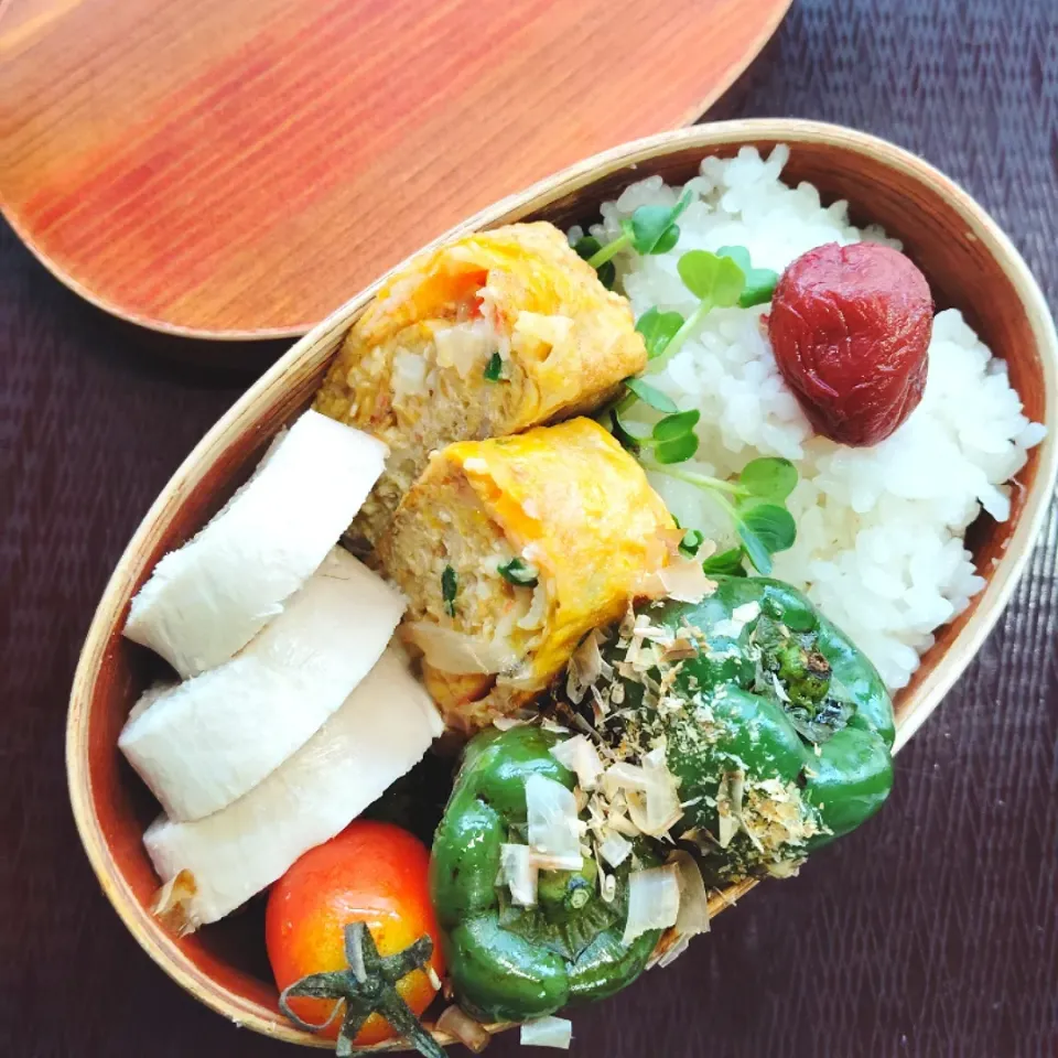 Snapdishの料理写真:鶏ハムとまるごとピーマンのお弁当♥|ゆっこさん