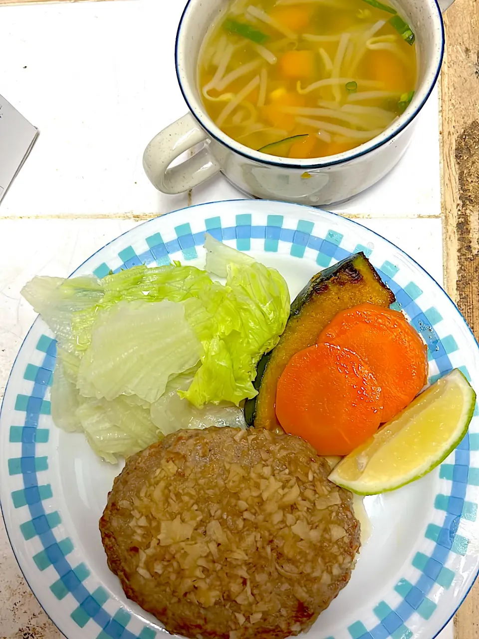 Snapdishの料理写真:和風ハンバーグ　南瓜のコンソメスープ🍲|4jinoanataさん