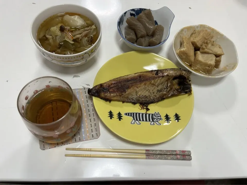 Snapdishの料理写真:晩御飯☆鯖の西京漬け焼き☆☆厚揚げの炊いたん☆蒟蒻の炊いたん☆野菜ミックスと海老入り水餃子の中華スープ|Saharaさん