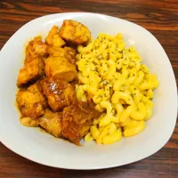 Snapdishの料理写真:High Protein Honey BBQ Chicken  Mac & Cheese|Tam Tamさん