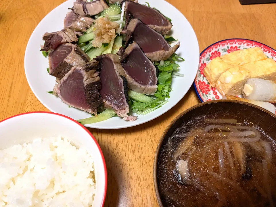 Snapdishの料理写真:豚汁＆鰹のたたき定食|きなこもちさん