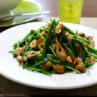 Snapdishの料理写真:かおるさんの料理 樹子水蓮🇹🇼 （水蓮菜と木の実の炒め）