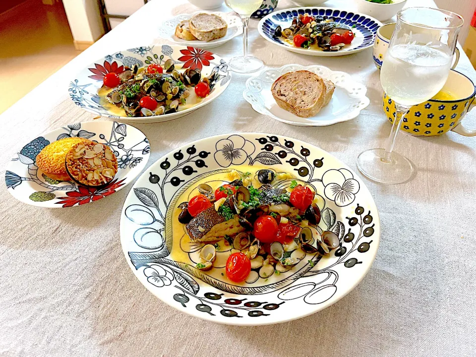 Snapdishの料理写真:カレイとしじみのアクアパッツァ風🐟🍅|ゆかりさん