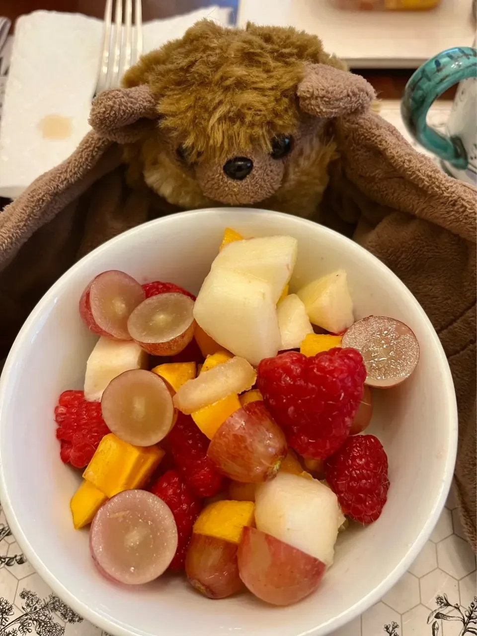 Snapdishの料理写真:2024/10/31 季節の果物とBOGOのラズベリー Seasonal Fruit and BOGO Raspberries|19 Boys & 野鳥さん