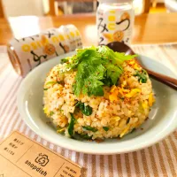 Snapdishの料理写真:セロリの葉っぱで粒みそ炒飯