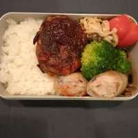 Snapdishの料理写真:ハンバーグ＆春巻弁当|mmmさん