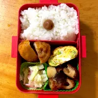 Snapdishの料理写真:唐揚げときのこの炒めもの弁当|ももちゃんのママさん