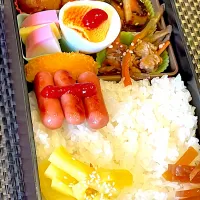 Snapdishの料理写真:おっさん弁当　板東英二　つくね　🍠　チンピラ　チーカマ　🌽コロッケ　ソーセージ|ひげおやじさん