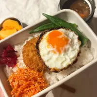 Snapdishの料理写真:牛すじカレー弁当。|chocohimeさん