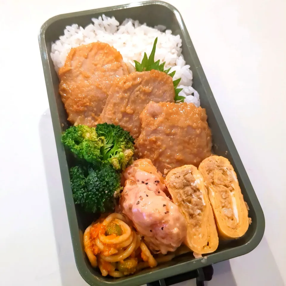 Snapdishの料理写真:味噌豚弁当🌷|きゅーさん