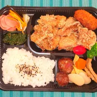 Snapdishの料理写真:ケンちゃんデリバレーの唐揚げ弁当|Jhonny Yamashiroさん