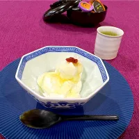 Snapdishの料理写真:食後のデザートはヨーグルトの水切りに蜂蜜がけ🍯|Seikoさん